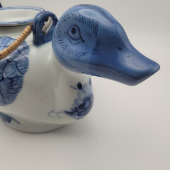 Vintage Blue & White Duck Teapot Hand Painted Wrapped in Wood Metal Handle - Picture 4 of 10